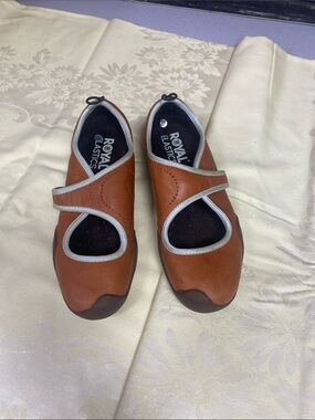 Royal Elastics Women's Brown Mary Jane Comfort Flats